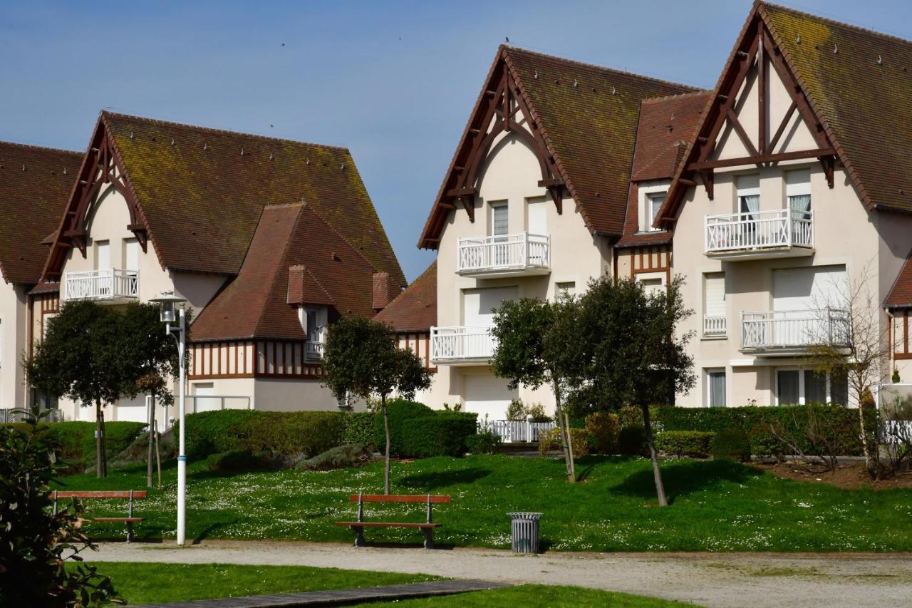 Appartement Au Pied De La Plage - Balcon - Parking Courseulles-sur-Mer Bagian luar foto